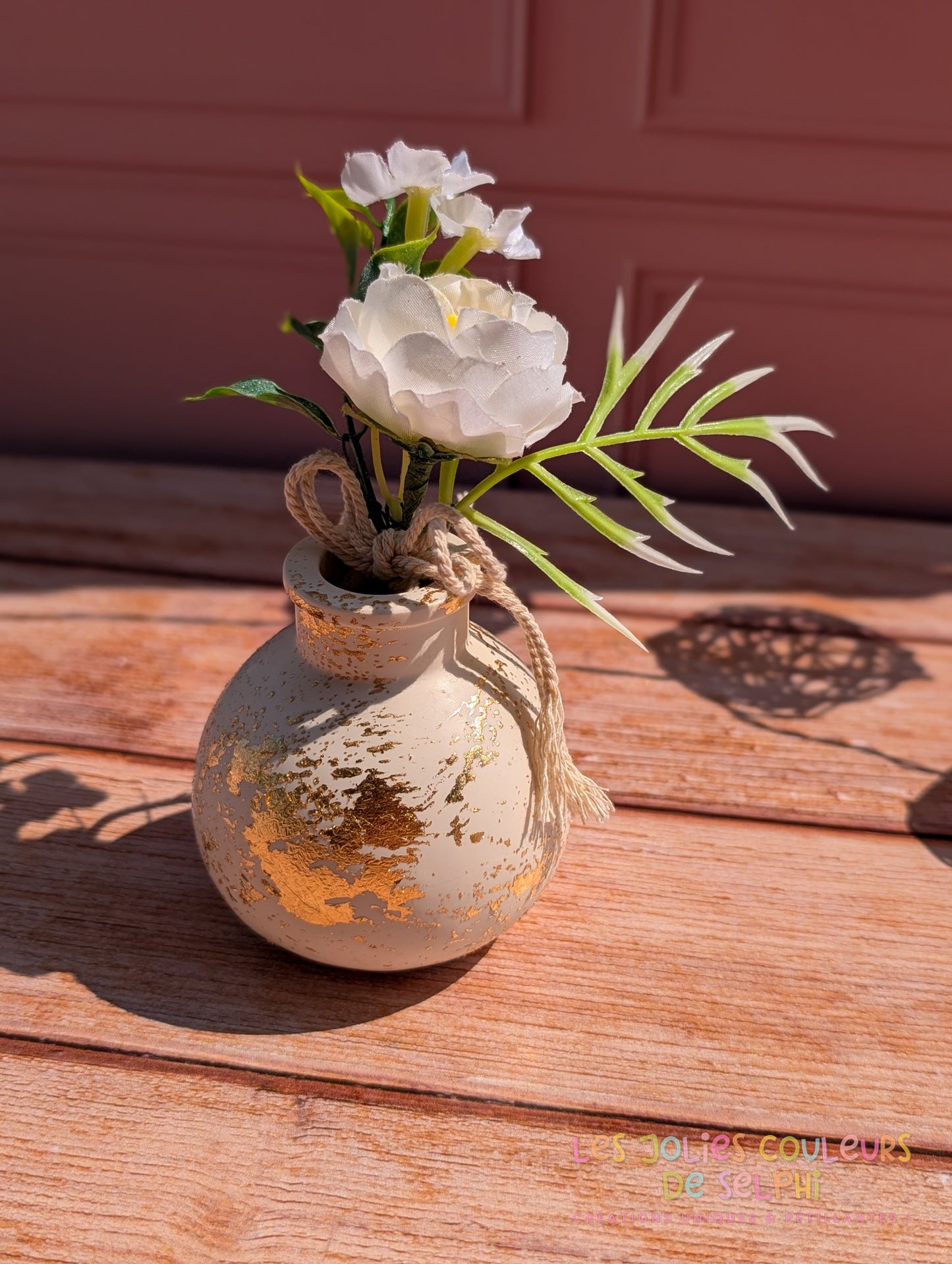 Vase décoratif rond lisse en Jesmonite avec dorures - taupe et doré