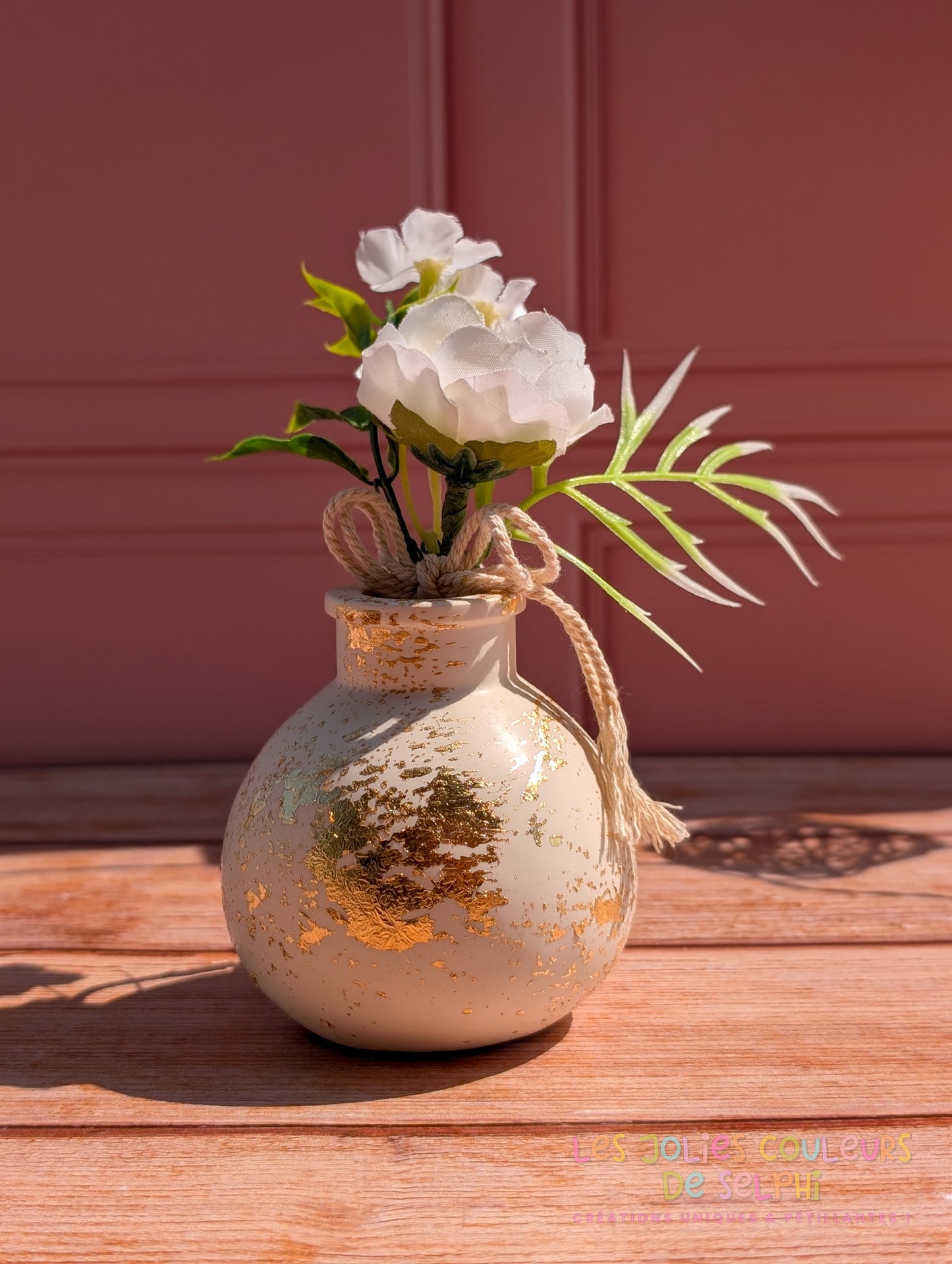 Vase décoratif rond lisse en Jesmonite avec dorures - taupe et doré