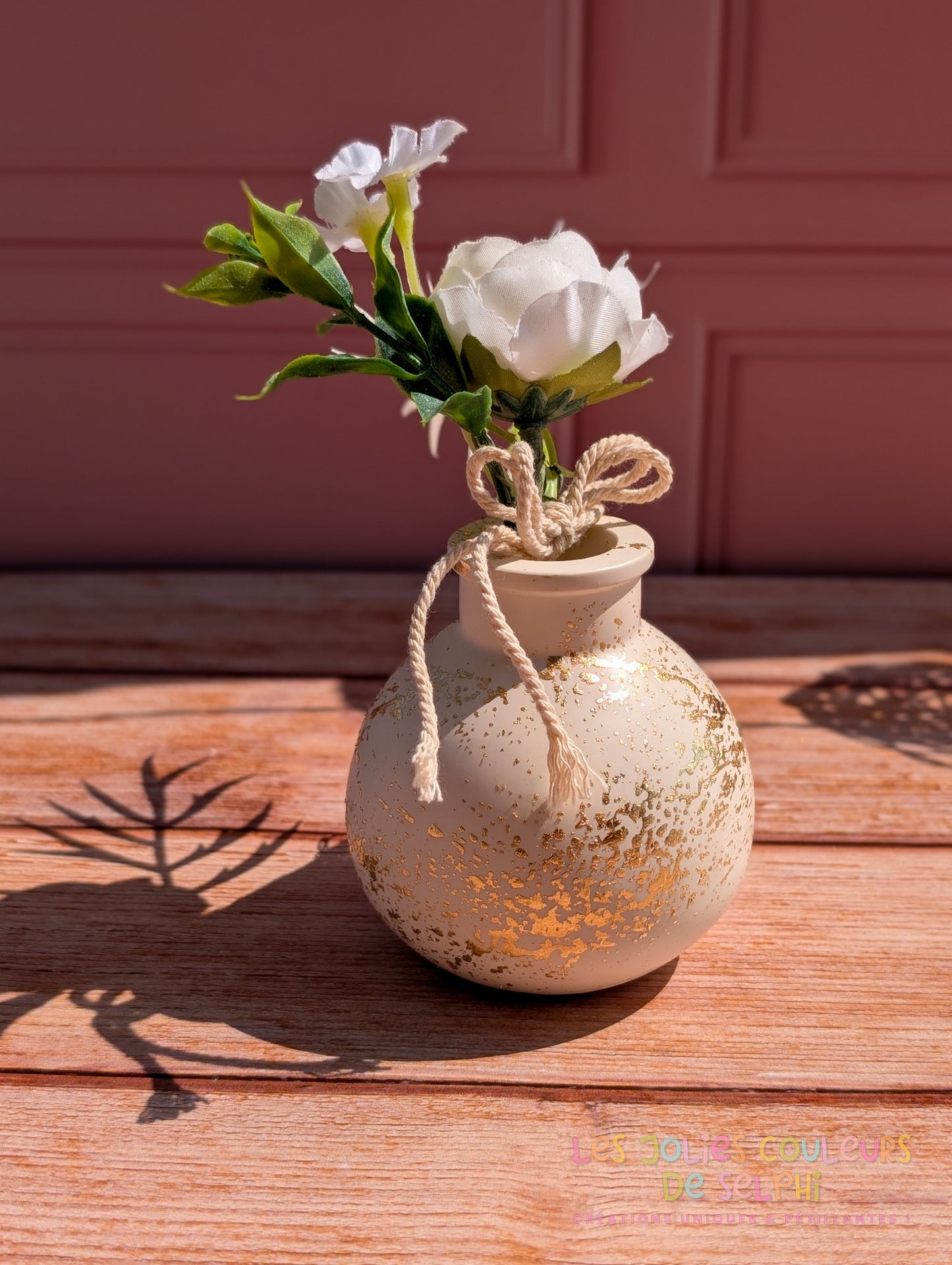 Vase décoratif rond lisse en Jesmonite avec dorures - taupe et doré
