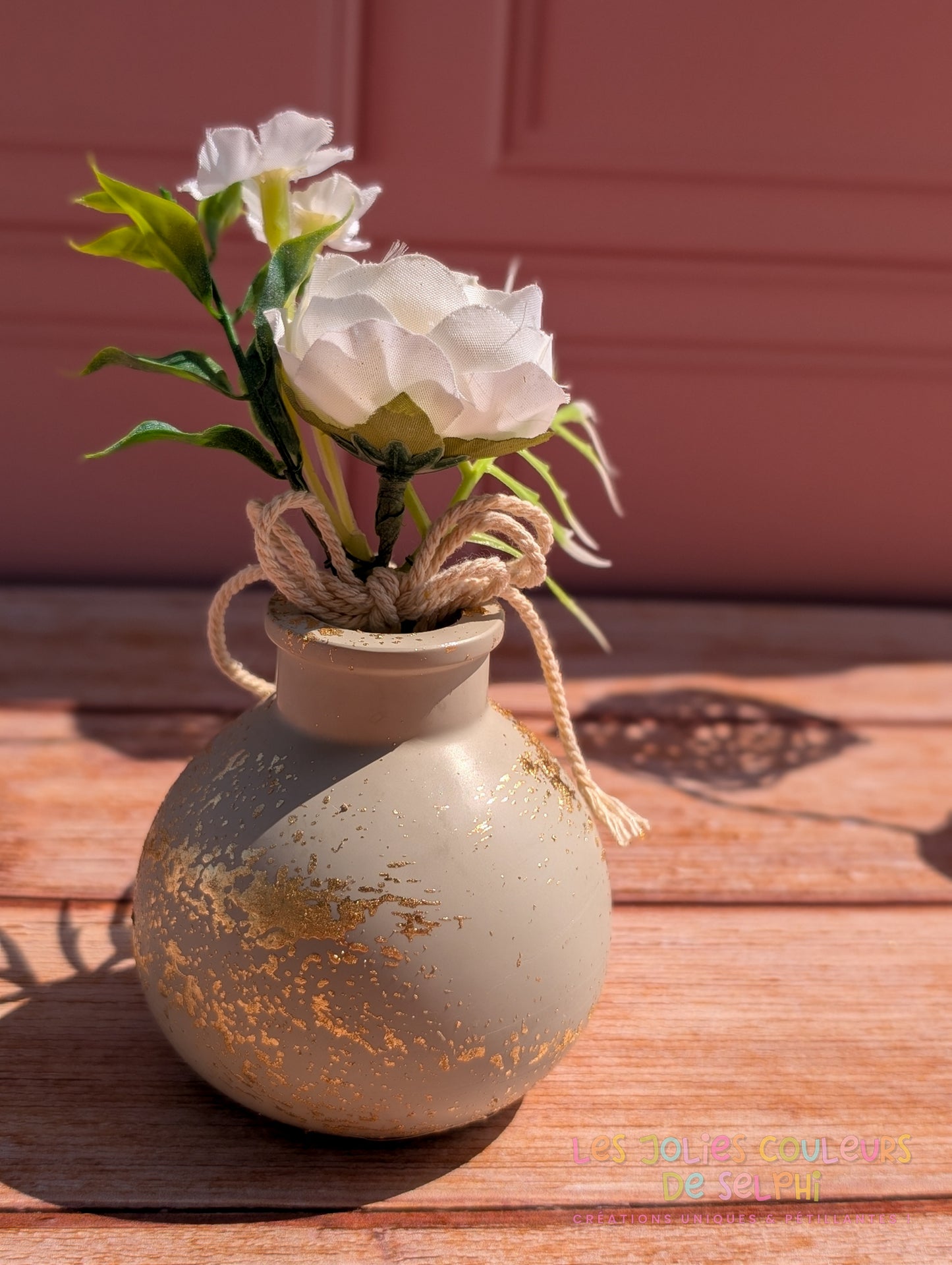Vase décoratif rond lisse en Jesmonite avec dorures - taupe et doré