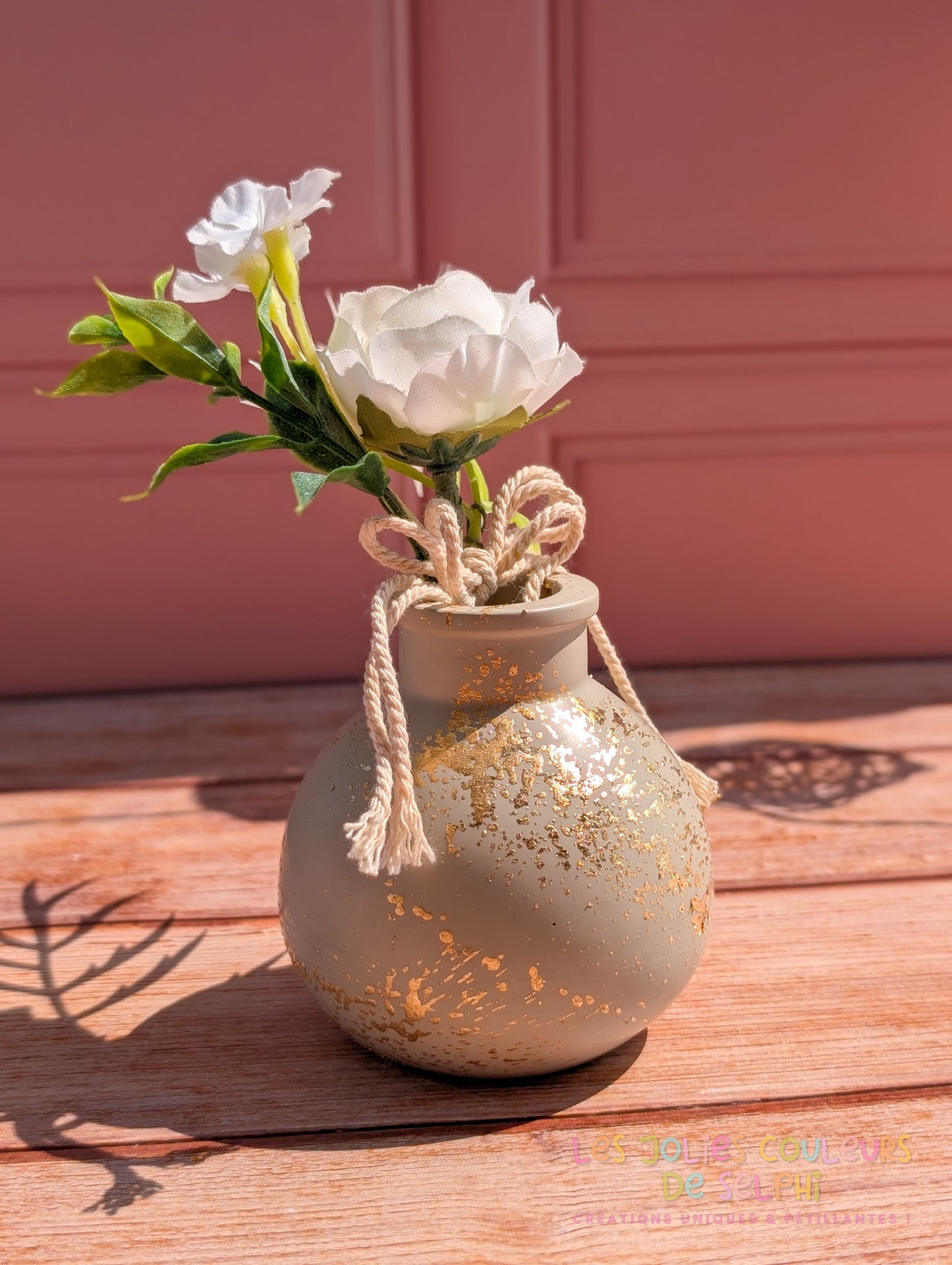 Vase décoratif rond lisse en Jesmonite avec dorures - taupe et doré