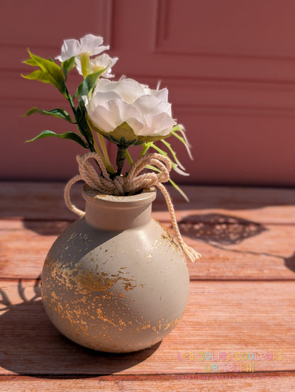 Vase décoratif rond lisse en Jesmonite avec dorures - taupe et doré