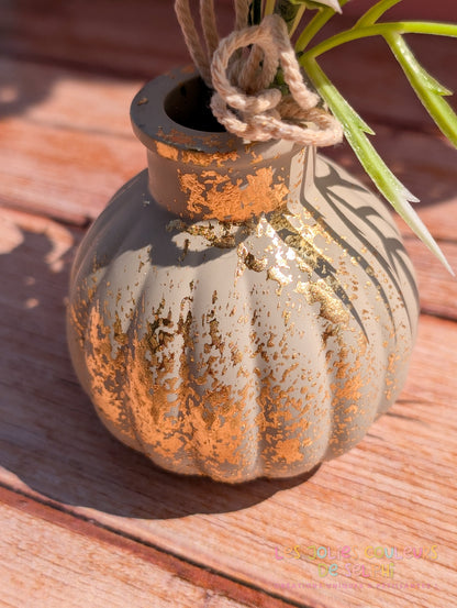 Vase décoratif rond rayé en Jesmonite avec dorures - taupe et doré