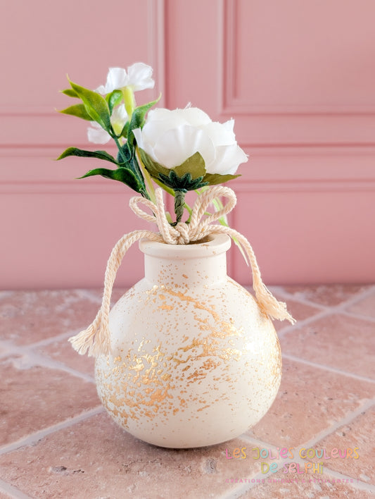 Vase décoratif rond lisse en Jesmonite avec dorures - blanc cassé / beige et doré