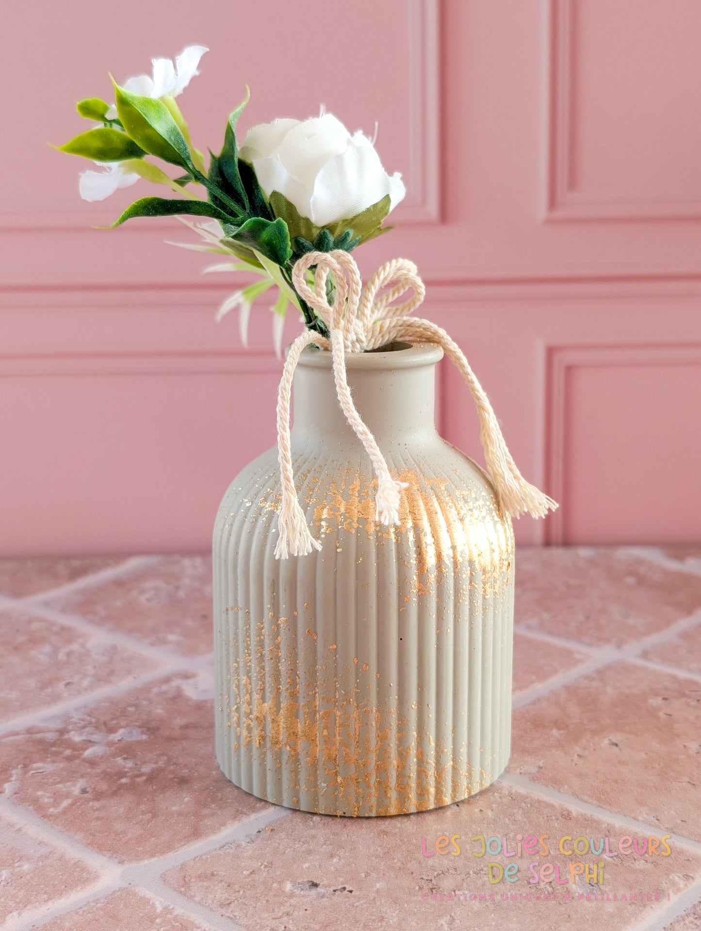 Vase décoratif haut rayé en Jesmonite avec dorures - taupe et doré