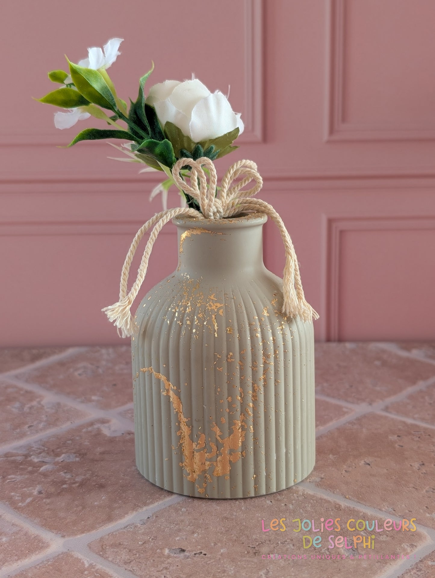 Vase décoratif haut rayé en Jesmonite avec dorures - taupe et doré