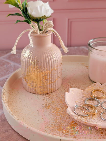 Vase décoratif haut rayé en Jesmonite avec dorures - vieux rose et doré