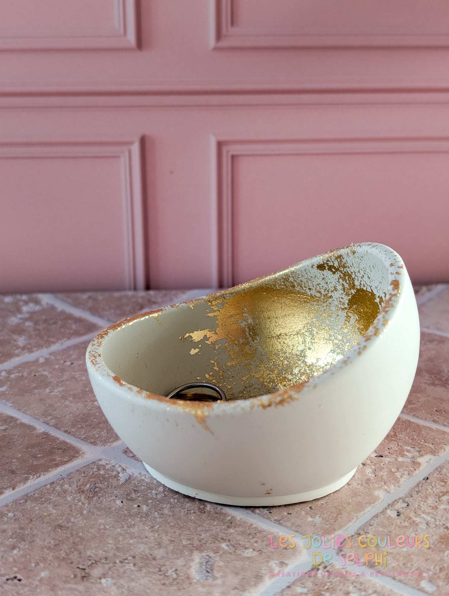 Coupelle en Jesmonite – blanc cassé / beige et doré
