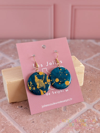 [Multi-Forme dispo] Boucles d’oreilles en Jesmonite et résine – Bleu galaxie et doré