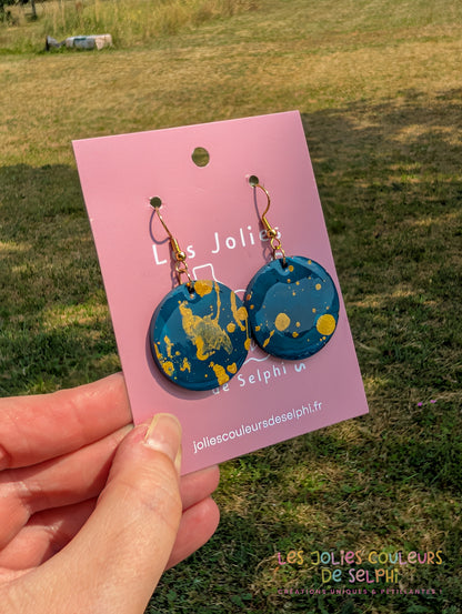 [Multi-Forme dispo] Boucles d’oreilles en Jesmonite et résine – Bleu galaxie et doré