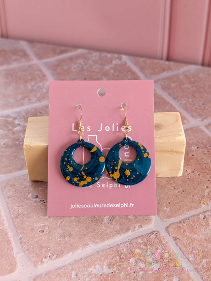 [Multi-Forme dispo] Boucles d’oreilles en Jesmonite et résine – Bleu galaxie et doré