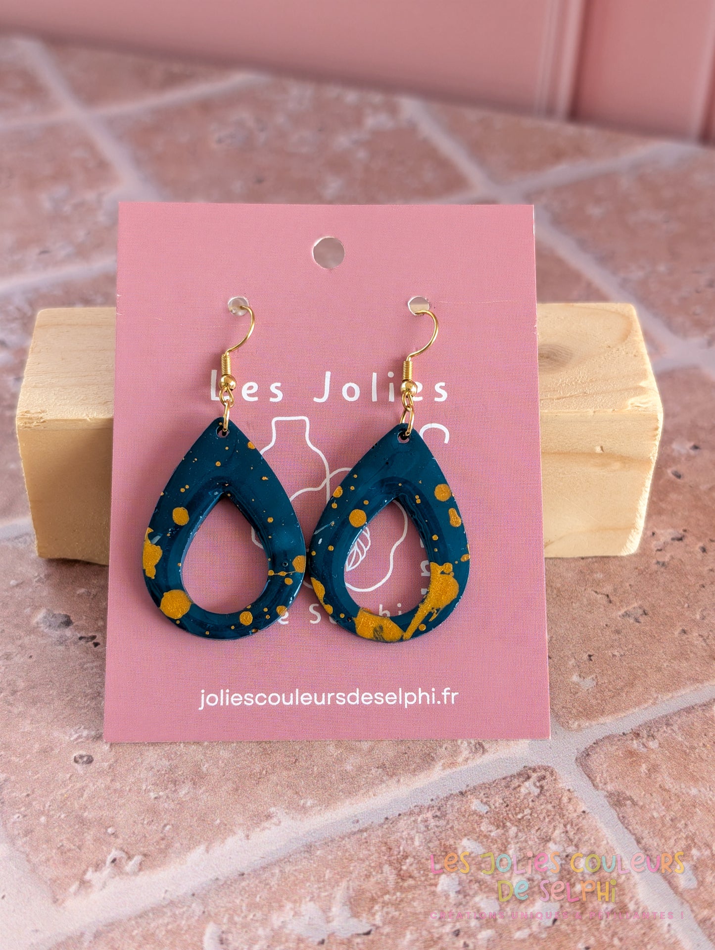 [Multi-Forme dispo] Boucles d’oreilles en Jesmonite et résine – Bleu galaxie et doré