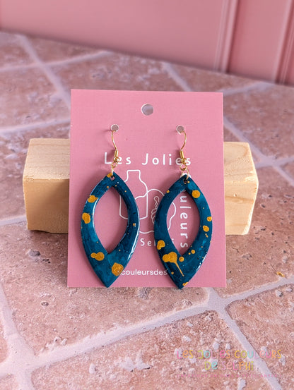 [Multi-Forme dispo] Boucles d’oreilles en Jesmonite et résine – Bleu galaxie et doré