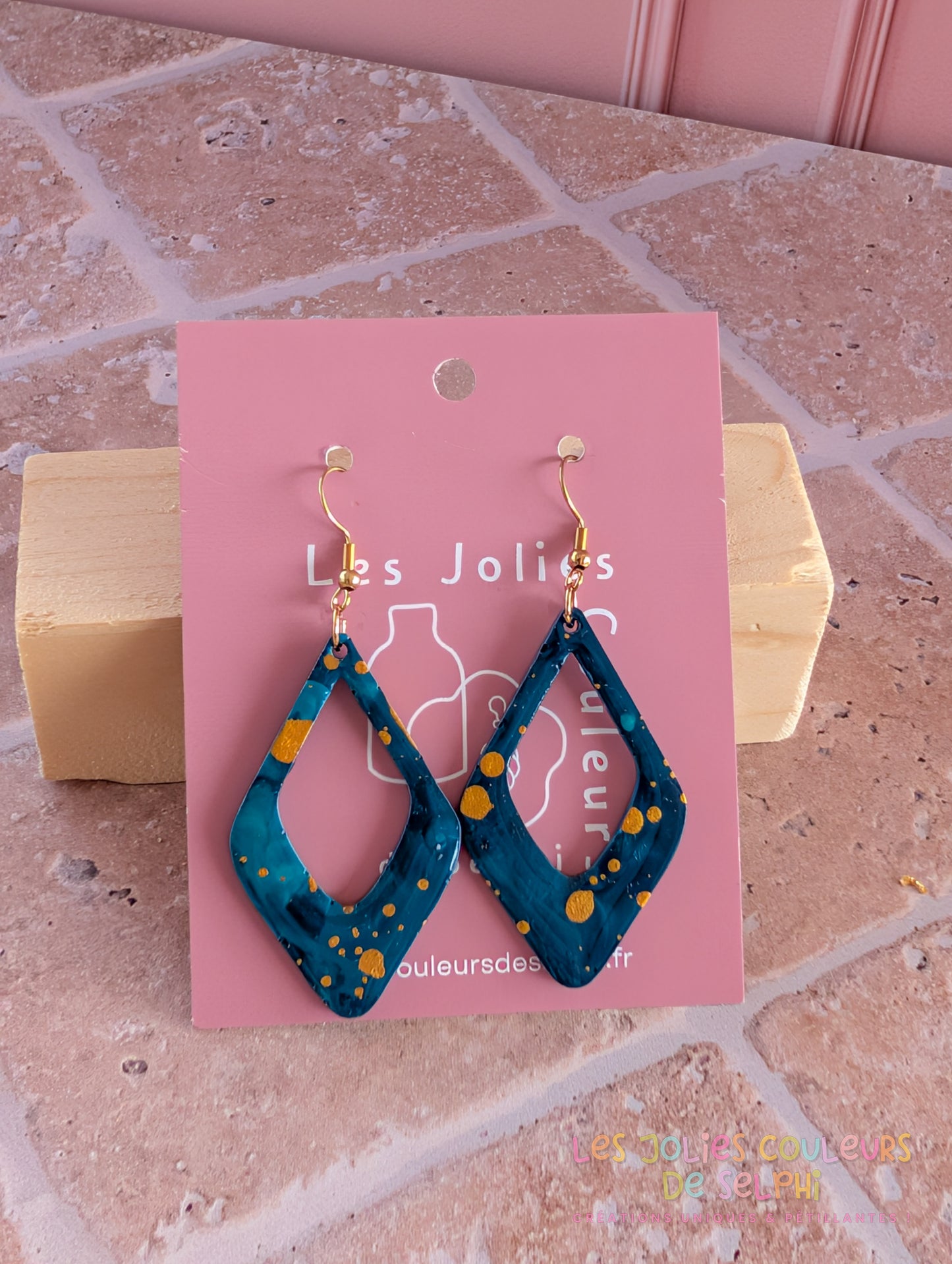 [Multi-Forme dispo] Boucles d’oreilles en Jesmonite et résine – Bleu galaxie et doré