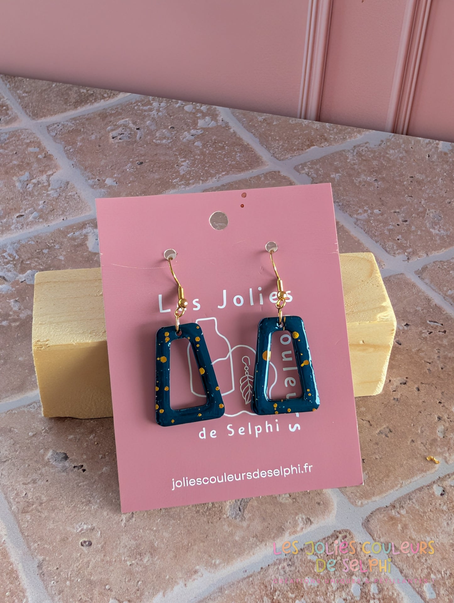 [Multi-Forme dispo] Boucles d’oreilles en Jesmonite et résine – Bleu galaxie et doré