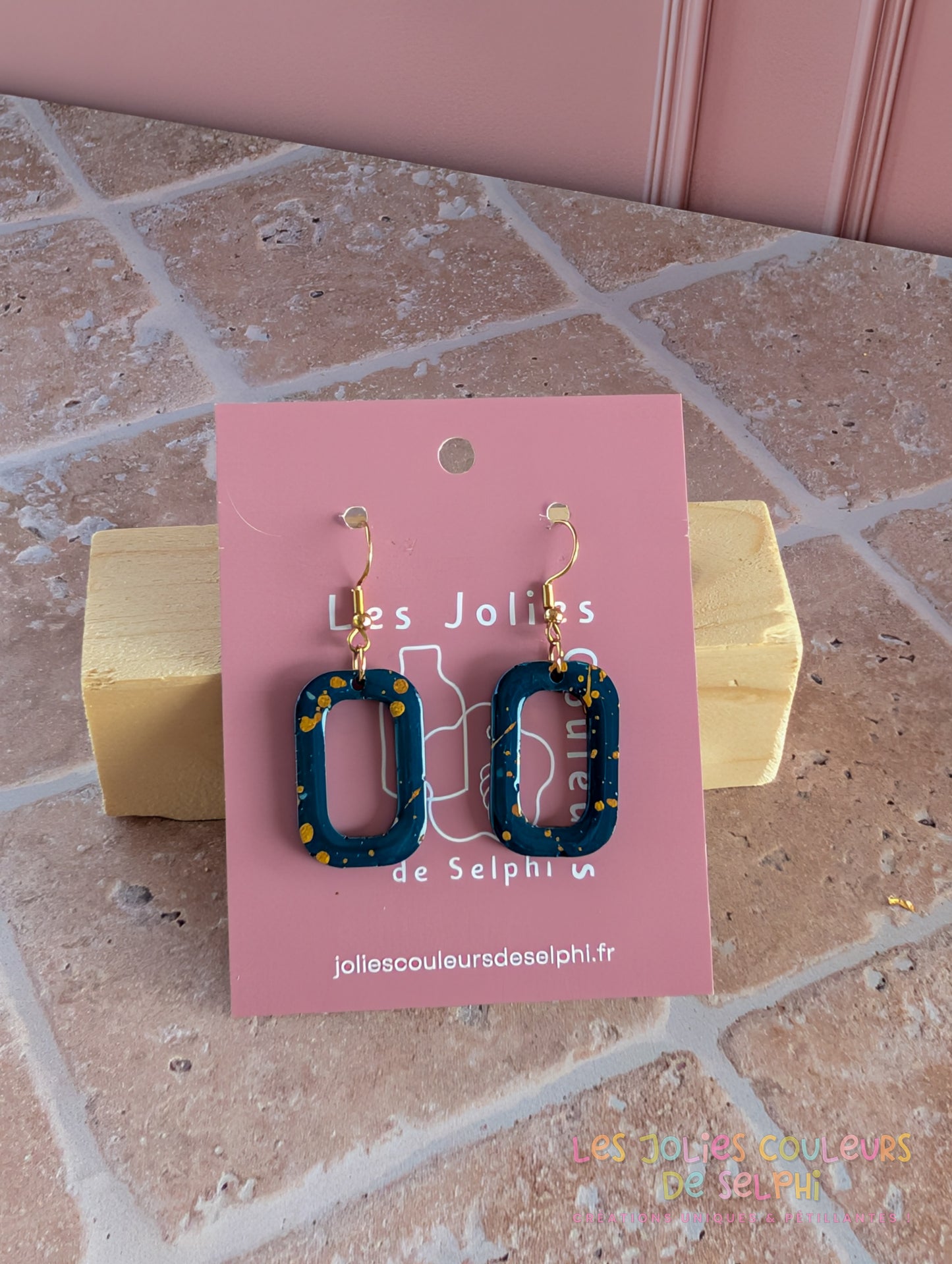 [Multi-Forme dispo] Boucles d’oreilles en Jesmonite et résine – Bleu galaxie et doré