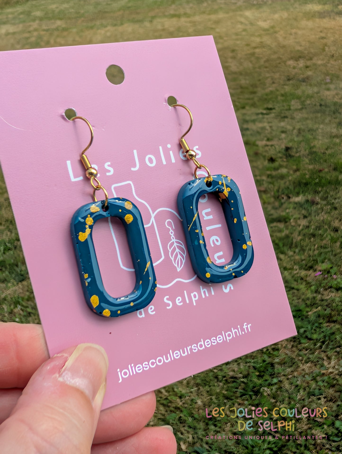 [Multi-Forme dispo] Boucles d’oreilles en Jesmonite et résine – Bleu galaxie et doré