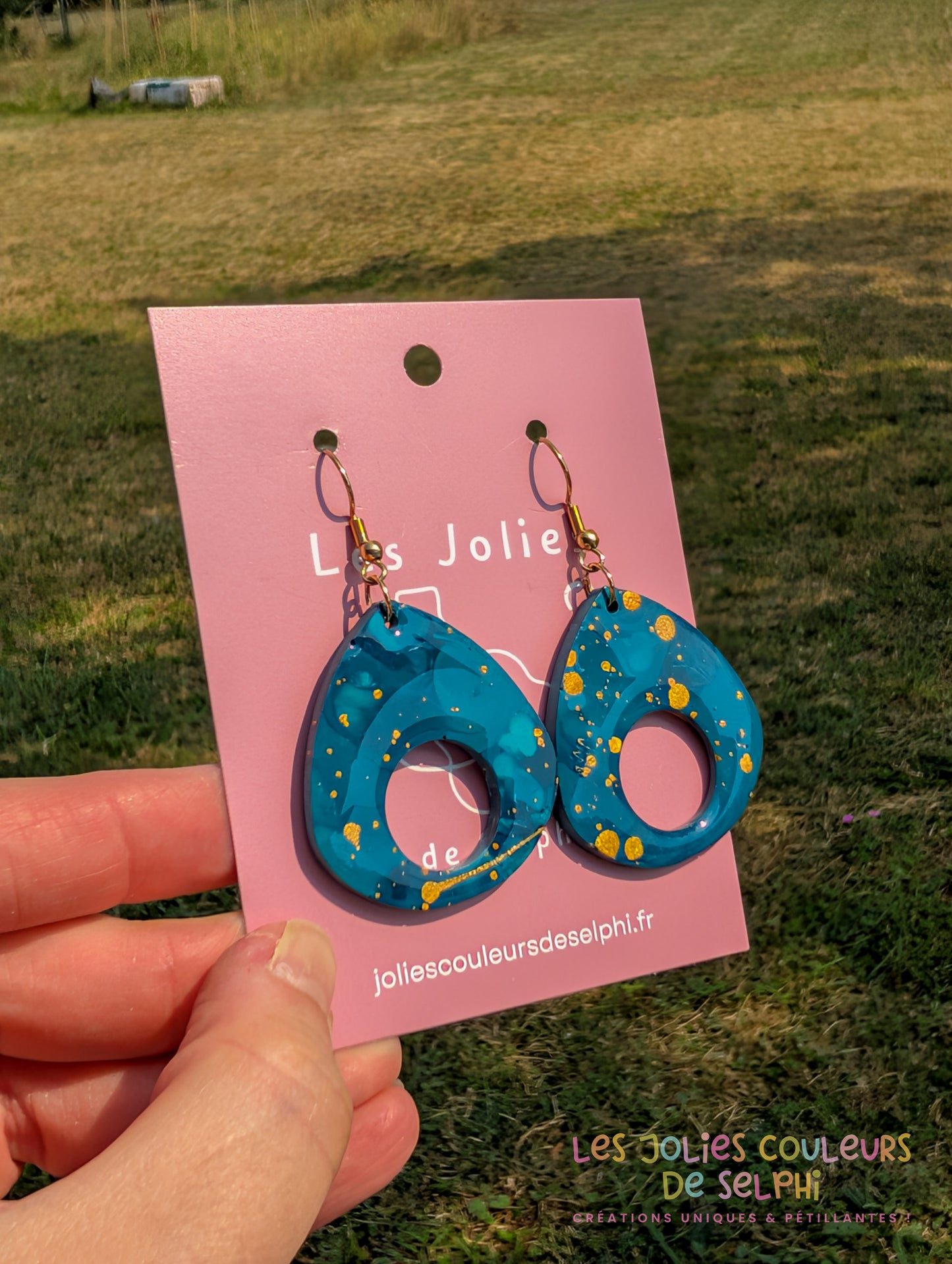 [Multi-Forme dispo] Boucles d’oreilles en Jesmonite et résine – Bleu galaxie et doré