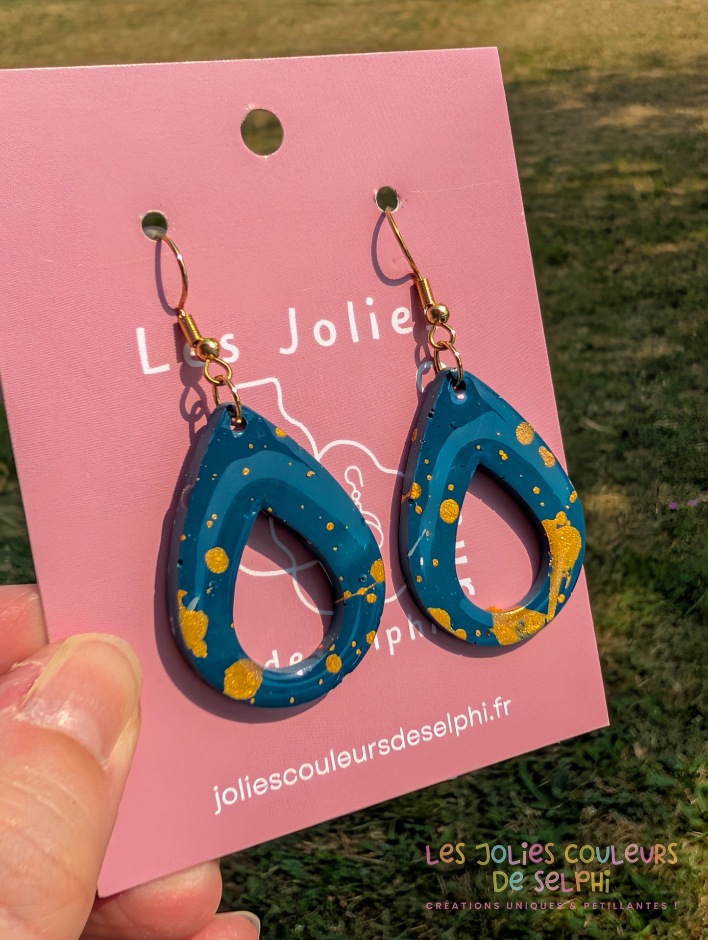 [Multi-Forme dispo] Boucles d’oreilles en Jesmonite et résine – Bleu galaxie et doré