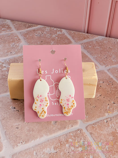 [Multi-Forme dispo] Boucles d’oreilles en Jesmonite et résine – Fleurs et doré