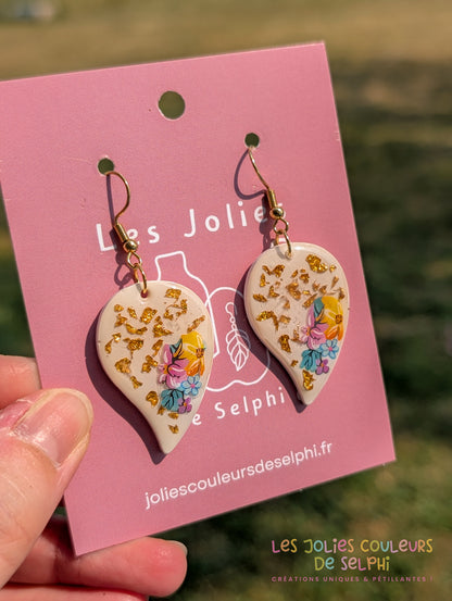 [Multi-Forme dispo] Boucles d’oreilles en Jesmonite et résine – Fleurs et doré