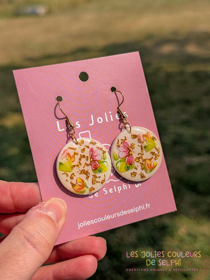 [Multi-Forme dispo] Boucles d’oreilles en Jesmonite et résine – Fleurs et doré