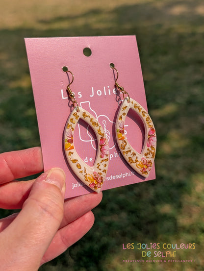 [Multi-Forme dispo] Boucles d’oreilles en Jesmonite et résine – Fleurs et doré