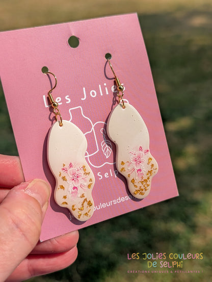 [Multi-Forme dispo] Boucles d’oreilles en Jesmonite et résine – Fleurs et doré
