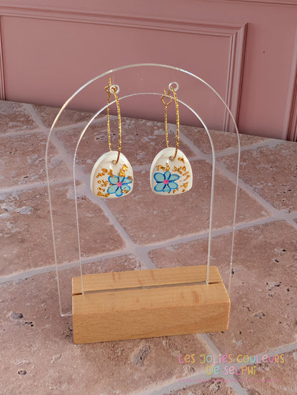 [Multi-Forme dispo] Boucles d’oreilles en Jesmonite et résine – Fleurs et doré