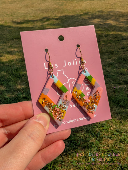 [Multi-Forme dispo] Boucles d’oreilles en Jesmonite et résine – multicouleur et doré