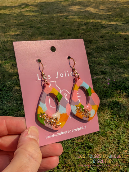 [Multi-Forme dispo] Boucles d’oreilles en Jesmonite et résine – multicouleur et doré