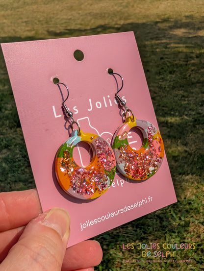 [Multi-Forme dispo] Boucles d’oreilles en Jesmonite et résine – multicouleur et doré