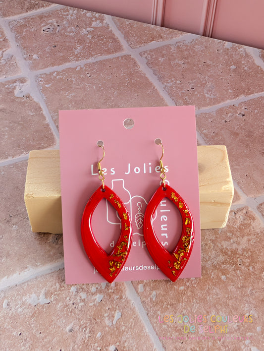 [Multi-Forme dispo] Boucles d’oreilles en Jesmonite et résine – rouge et doré