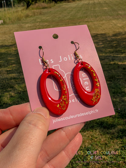 [Multi-Forme dispo] Boucles d’oreilles en Jesmonite et résine – rouge et doré