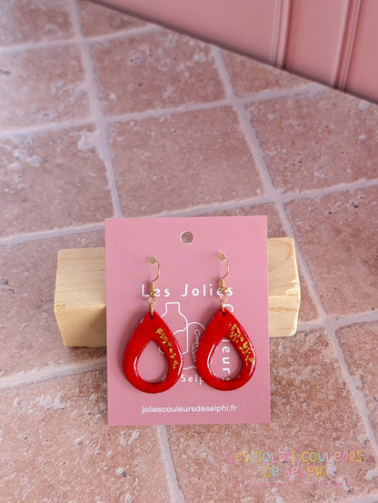 [Multi-Forme dispo] Boucles d’oreilles en Jesmonite et résine – rouge et doré