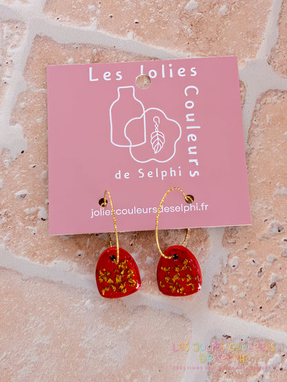 [Multi-Forme dispo] Boucles d’oreilles en Jesmonite et résine – rouge et doré