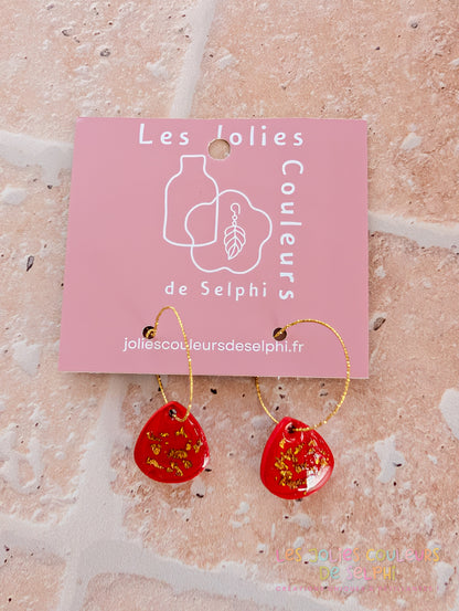 [Multi-Forme dispo] Boucles d’oreilles en Jesmonite et résine – rouge et doré