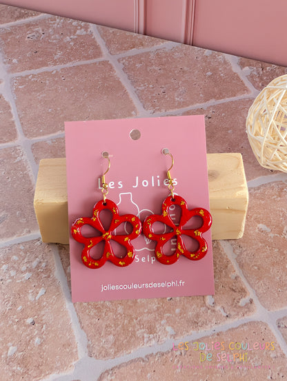 [Multi-Forme dispo] Boucles d’oreilles en Jesmonite et résine – rouge et doré