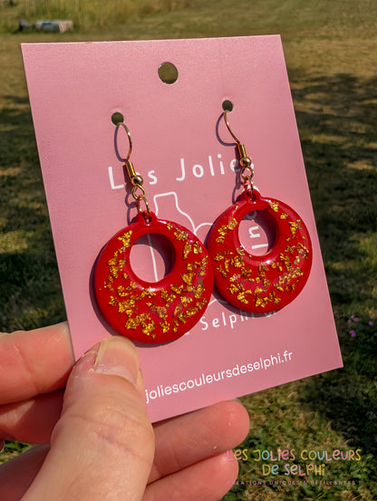[Multi-Forme dispo] Boucles d’oreilles en Jesmonite et résine – rouge et doré