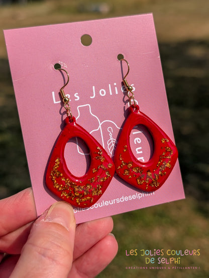 [Multi-Forme dispo] Boucles d’oreilles en Jesmonite et résine – rouge et doré