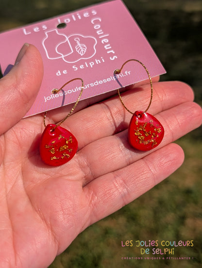 [Multi-Forme dispo] Boucles d’oreilles en Jesmonite et résine – rouge et doré