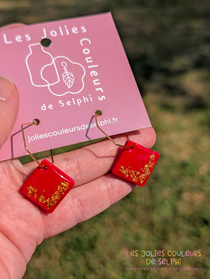[Multi-Forme dispo] Boucles d’oreilles en Jesmonite et résine – rouge et doré