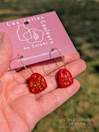 [Multi-Forme dispo] Boucles d’oreilles en Jesmonite et résine – rouge et doré